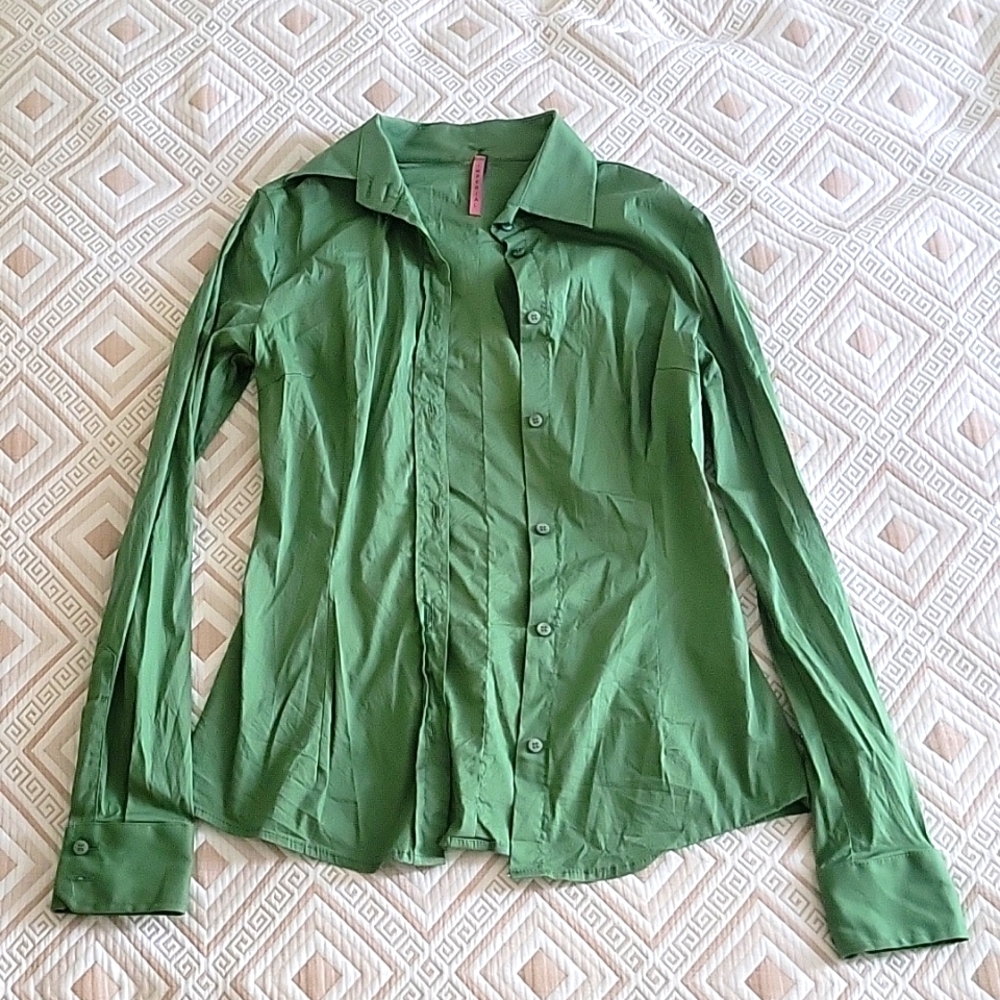 Green / Olive button down shirt, Size M, Brand Imperial.